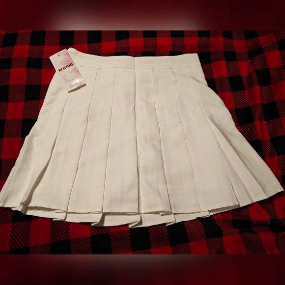 SCKTOO White Pleated Skirt - Picture 1 of 4